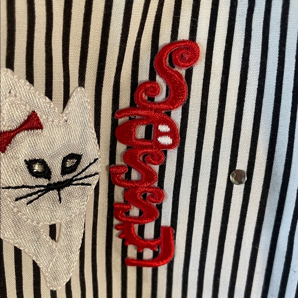 Las Olas Sassy Cat Striped Button-Up Shirt with Cat Embroideries and Bling - Picture 8 of 9